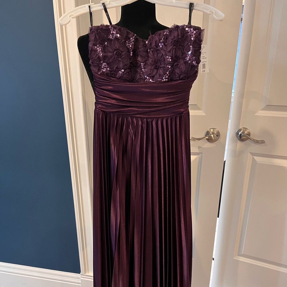 Strapless purple long pleated dress NWT. Juniors. Size 3.